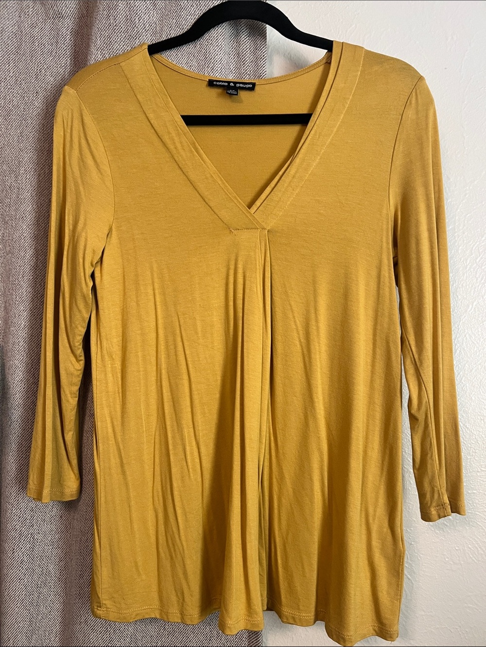 Eilee Mustard V-Neck Long Sleeve Women's Top